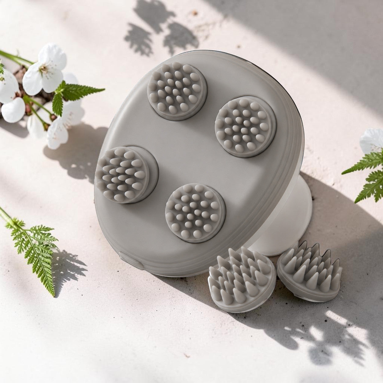 Mole Luxe kafa derisi masaj aleti, dört adet silikon başlıklı gri renkli, şarj edilebilir ve ergonomik tasarım