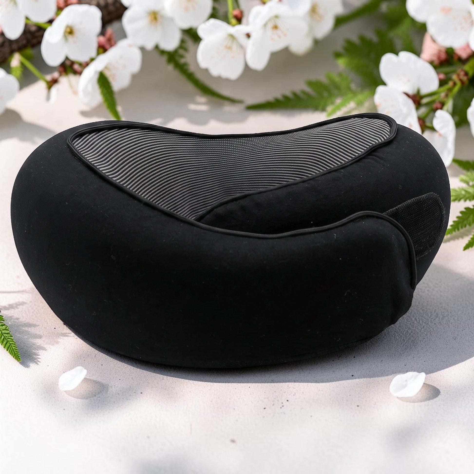 Mole Luxe siyah pamuklu hafızalı köpük U-şekilli seyahat boyun yastığı, ergonomik destek ve yumuşak doku